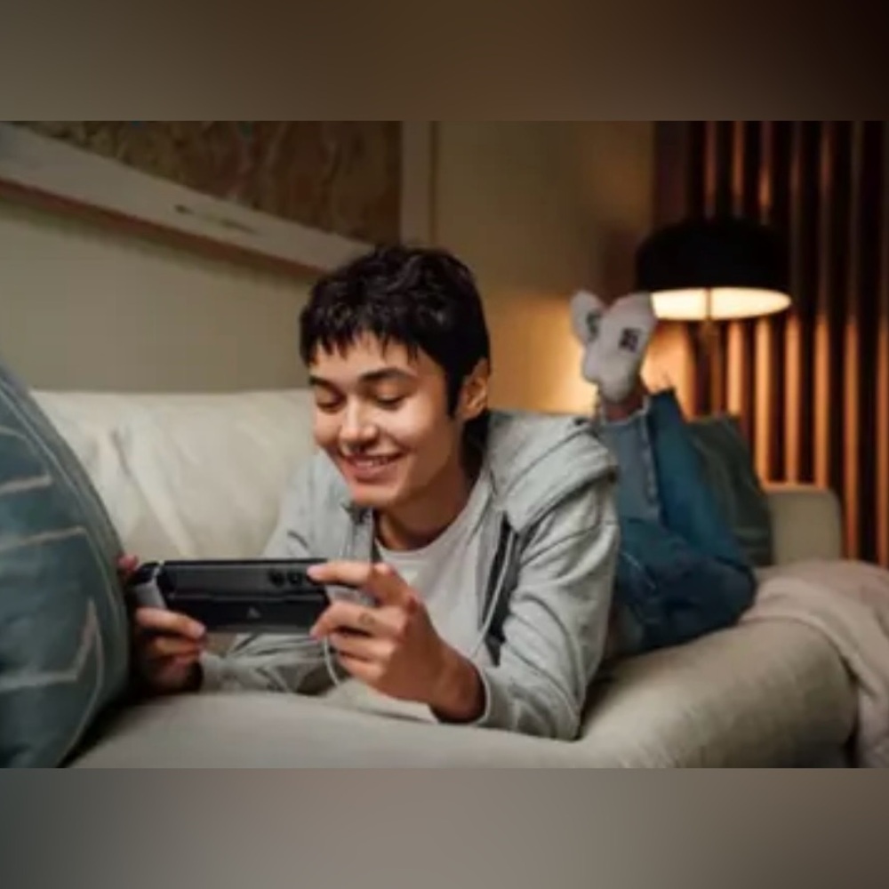 NIB PLAYSTATION BACKBONE LIGHTNING WHITE GAMING CONTROLLER FOR IPHONE BB-02-W-SW - Picture 10 of 11